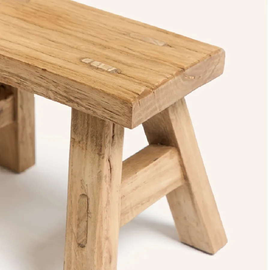 Taburete bajo Bambi de madera reciclada de Hannun