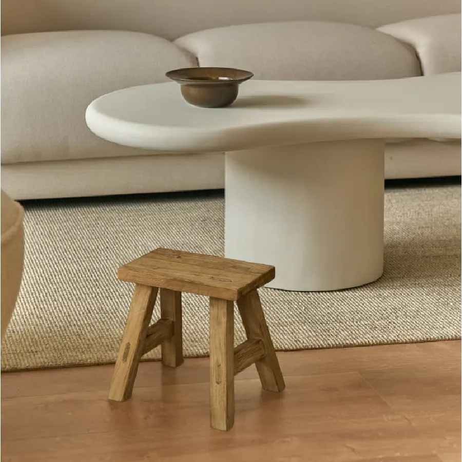 Taburete bajo Bambi de madera reciclada de Hannun