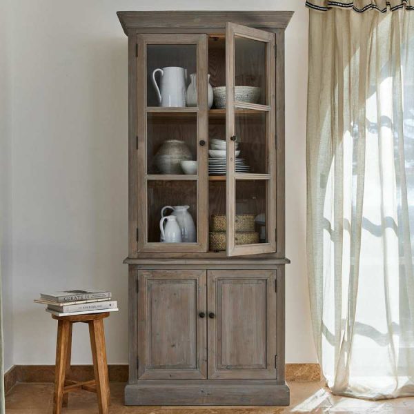 Vitrina Throckmorton de madera recuperada de Loberon