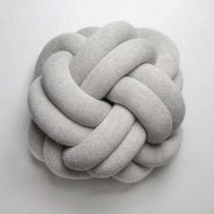Cojín Knot gris claro de Design House Stockholm