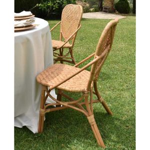 Silla de ratán apilable