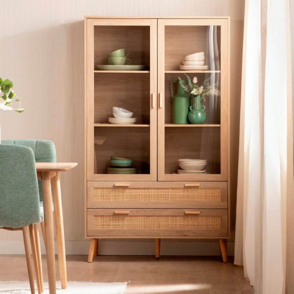 Vitrina Tahiti de madera y ratán de Klast