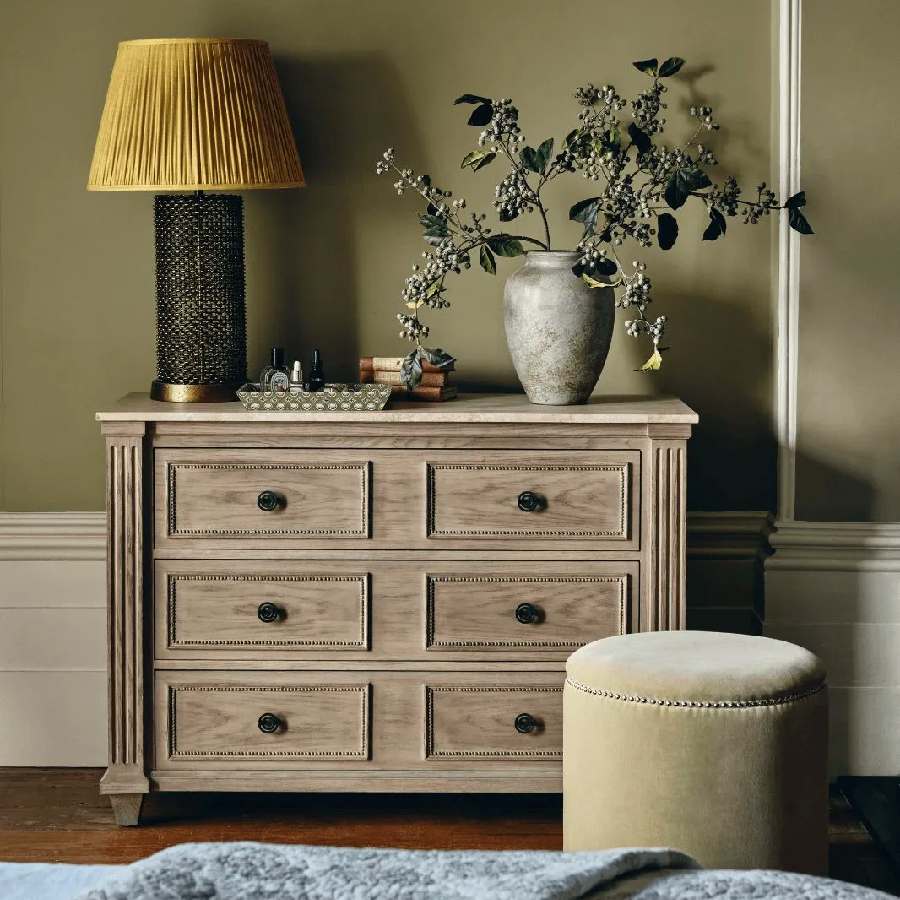 Oak wood chest of drawers