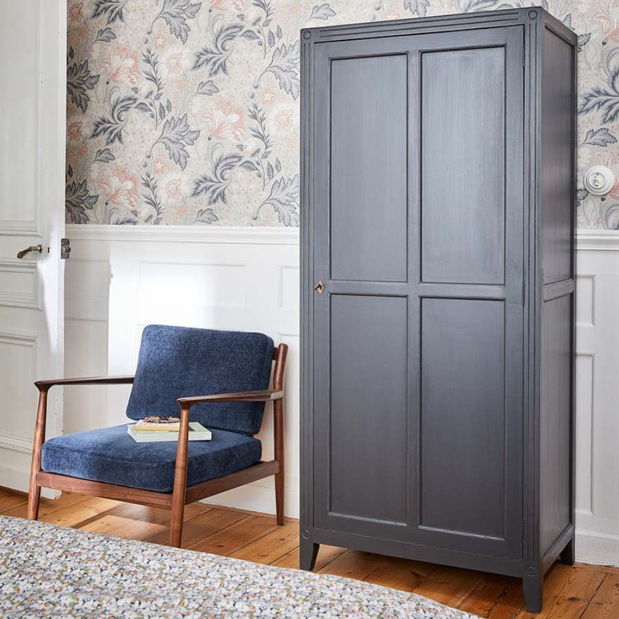 Armoire en bois bleue