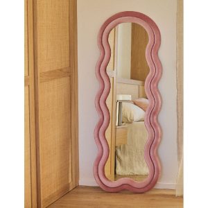 Espejo Evelyn de terciopelo rosa de Sklum