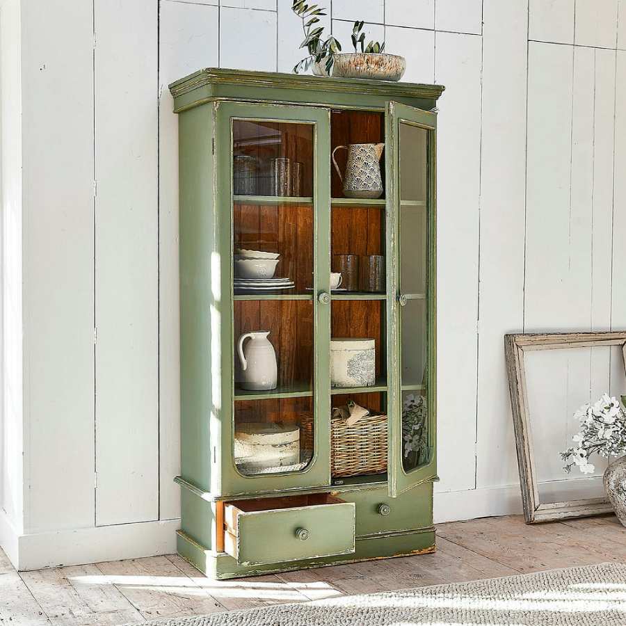 Vitrina de madera envejecida de Loberon