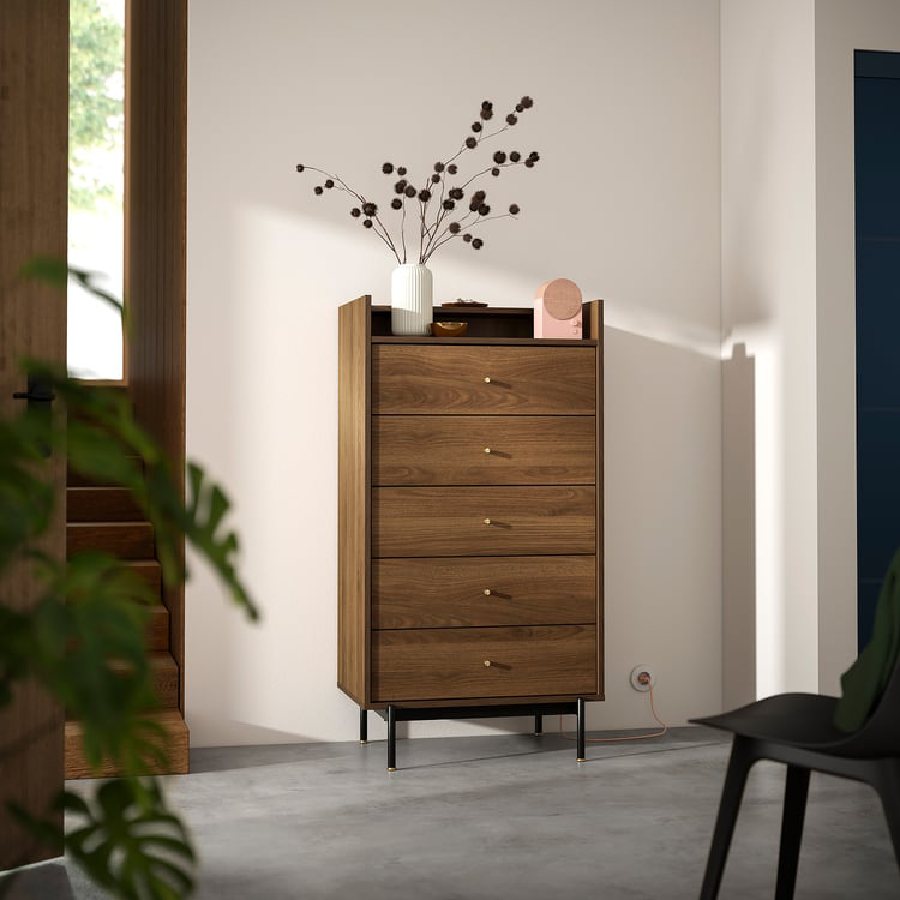 Cómoda alta marrón nogal Radmanso de Ikea