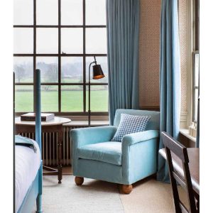 Idler armchair in blue velvet by Nix