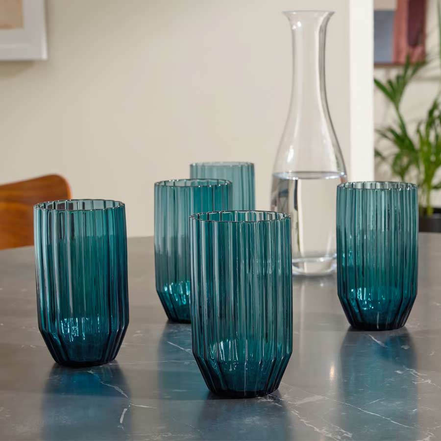 Vasos de cristal azul para tu mesa