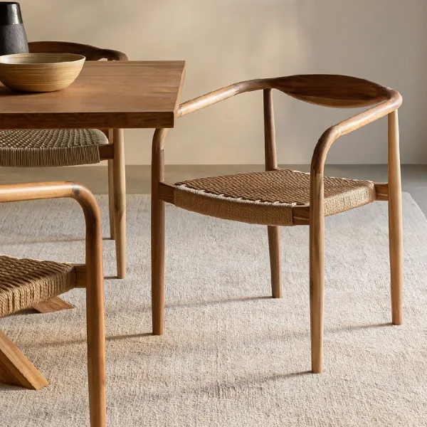 Dining chair with armrests in wood