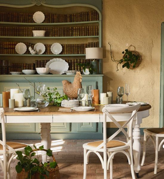 Mobiliers de la série British Cottage du catalogue Automne de Maisons du Monde